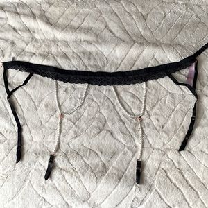 Savage X Fenty lace and pearl garter belt. New without price tags.